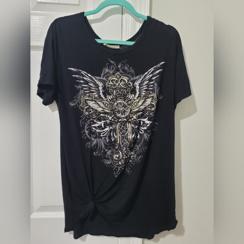 23 L🖤VE Street Tee with Cross & Wings